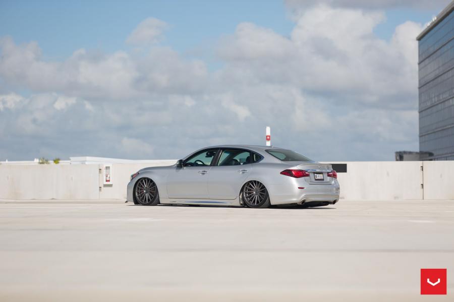  Infiniti Q70 on Vossen Wheels (VFS2) 2017 года  (фото 37 из 43)